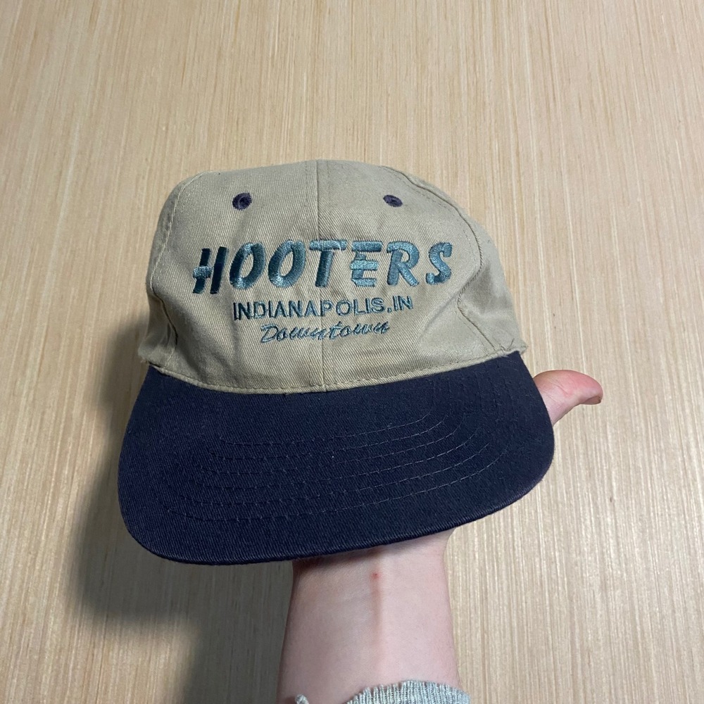 Hooters Indianapolis Downtown Vintage Hat Khaki Navy Blue Headshot KC Caps Mens
